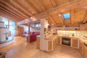 Kuchyň nebo kuchyňský kout v ubytování Hotel Olympia