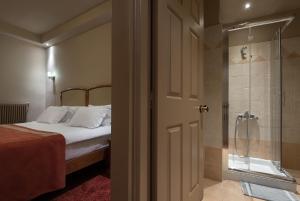 Koupelna v ubytování Kentrikon Hotel