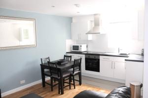 a kitchen with a table and chairs in a room at 1BD Apartment in Dalston in London