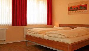 Ein Bett oder Betten in einem Zimmer der Unterkunft Ferienwohnungen am Kurpark Bad Zwischenahn