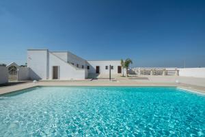 The swimming pool at or close to Villa Lupia