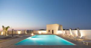 The swimming pool at or close to Villa Lupia