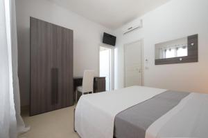 A bed or beds in a room at Villa Lupia