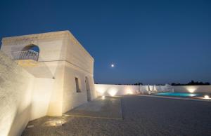 The swimming pool at or close to Villa Lupia
