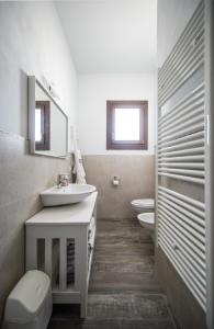 A bathroom at Villa Lupia