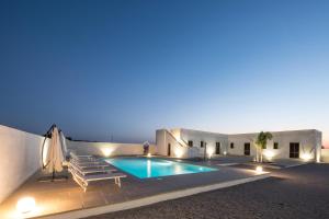 The swimming pool at or close to Villa Lupia