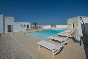 The swimming pool at or close to Villa Lupia