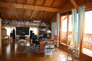 a living room with a desk and a television at Chalet Vaclav in Sixt