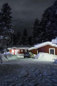 a car parked in front of a house at night at Pellon Helmi Holiday Cottages in Pello