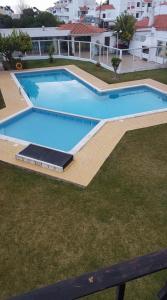 Der Swimmingpool an oder in der Nähe von casa dos avós