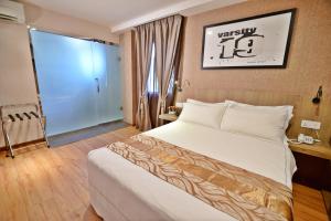 Postel nebo postele na pokoji v ubytování Diamond Inn