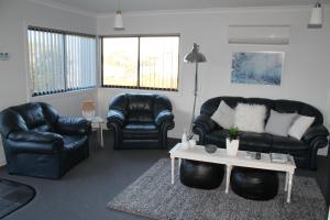 Gallery image of Bircoo Cottage Beach and Golf Getaway in Bridport +8 photos