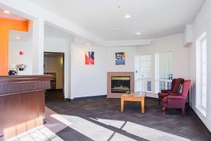 Area tempat duduk di Motel 6-Newport, OR