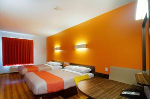 Postel nebo postele na pokoji v ubytování Motel 6-Midland, TX