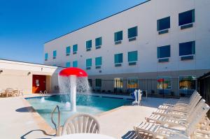 Swimmingpoolen hos eller tæt på Motel 6-Midland, TX