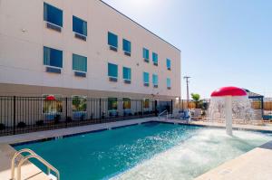 Bazén v ubytování Motel 6-Midland, TX nebo v jeho okolí