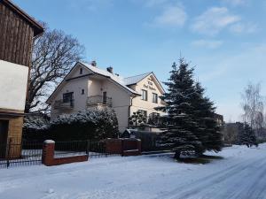 Villa Pod Dębem v zimě
