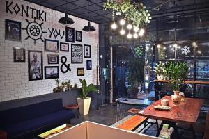 Predel za sedenje v nastanitvi Kon-Tiki DaNang Hostel