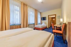 Postel nebo postele na pokoji v ubytování Hotel Windsor