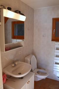 Vonios kambarys apgyvendinimo įstaigoje Magnifique chalet pour 10 personnes à Vercorin