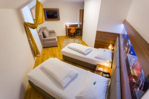 Una cama o camas en una habitación de Hotel Kongress