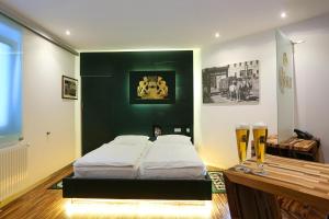 Una cama o camas en una habitación de Hotel Kongress