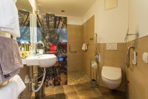 Un baño de Hotel Kongress