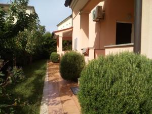 Ogród w obiekcie Apartments Villa Fernetich