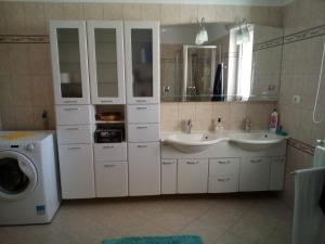 Zdjęcie z galerii obiektu Apartments Villa Fernetich w mieście Premantura
