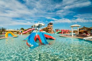 Majoituspaikassa Pickalbatros Aqua Fun Club All inclusive tai sen lähellä sijaitseva uima-allas