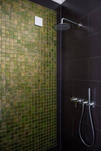 Een badkamer bij Moderne Apartments in attraktivem Altbau