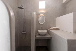 Koupelna v ubytování Katharos Pool Villas