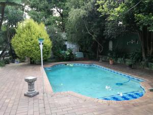 a small swimming pool in a yard with a street light at Cadle House in Vryheid