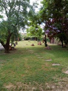 A garden outside Kiad-lak apartmanok - SZÉP kártya elfogadó