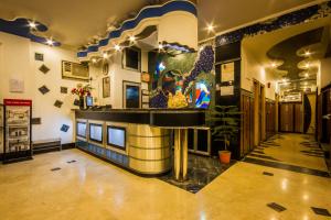 a lobby of a store with a bar in the middle at The Suncourt Hotel Yatri in New Delhi