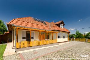 Fotografia z galérie ubytovania Barbara Apartmanház v destinácii Kehidakustány