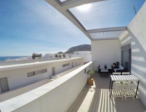 un balcón con vista al mar en Cerro Mar, en El Cerro Blanco
