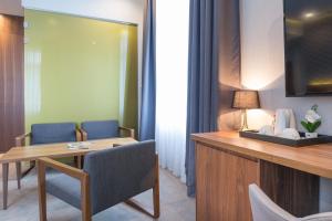 a room with a table and chairs and a television at Five Points Square - City Center in Belgrade