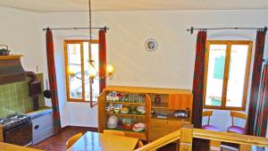 Η κουζίνα ή μικρή κουζίνα στο Casa del Borgo Olga by Gardadomusmea +24 φωτογραφίες