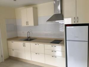A kitchen or kitchenette at Sol y Playa