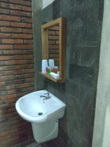 A bathroom at Griyo Jagalan