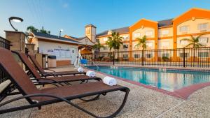 Bazén v ubytování Best Western Plus Houston Atascocita Inn & Suites nebo v jeho okolí