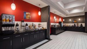Kuchyň nebo kuchyňský kout v ubytování Best Western Plus Laredo Inn & Suites