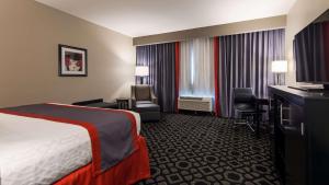 Postel nebo postele na pokoji v ubytování Best Western Plus Laredo Inn & Suites + 5 fotografií