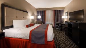 Postel nebo postele na pokoji v ubytování Best Western Plus Laredo Inn & Suites