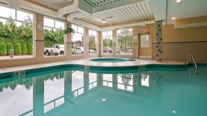The swimming pool at or close to Best Western Maple Ridge