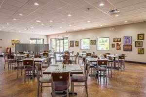 a restaurant with tables and chairs in a room at Best Western Plus Clemson Hotel & Conference Center in Clemson