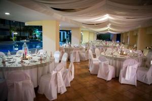 Restoran atau tempat lain untuk makan di Best Western Plus Hotel Terraza +84 gambar