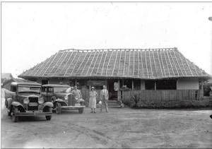 a group of people standing in front of a house with cars at Great Clean in New Orleans