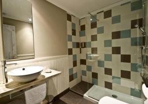 Koupelna v ubytování Hotel Salbatoreh + 9 fotografií